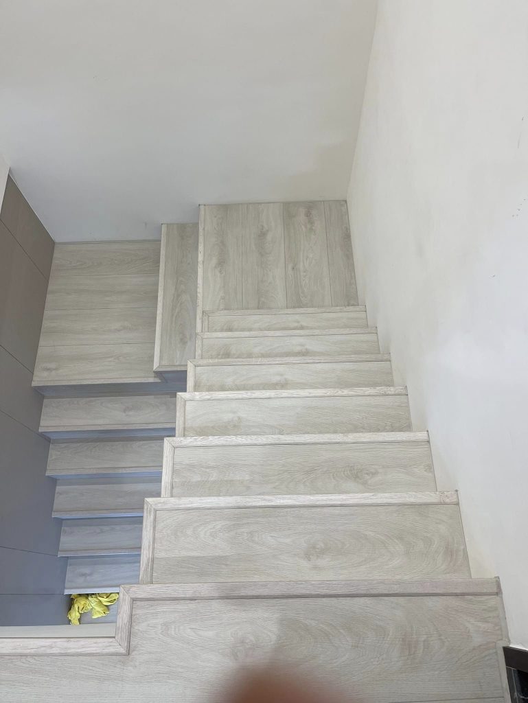 SPC 地板 vs 超耐磨地板怎麼選？完整比較讓你不踩雷！